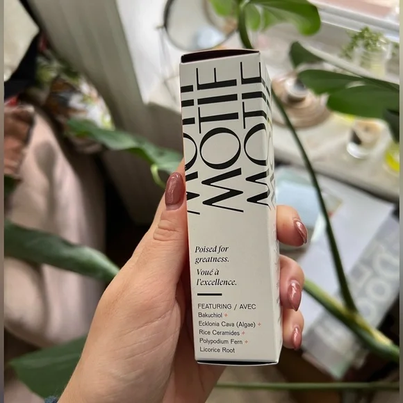 Motif Brightening Face Serum Serum & Face Oil